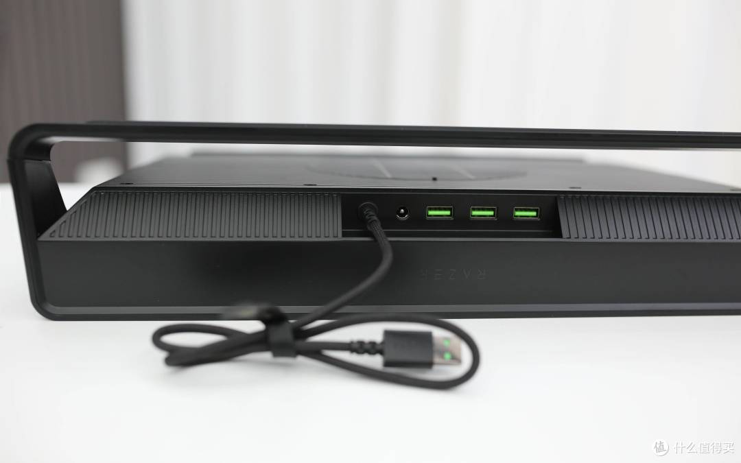 自适应智能控温,核心直降38°C——雷蛇(Razer)笔记本散热底座