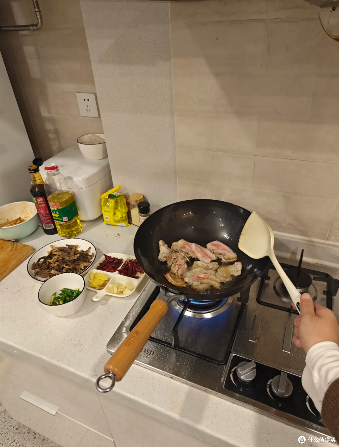 姐妹们别再乱买了,普通家庭这5口锅完全够用,其它纯粹是浪费钱