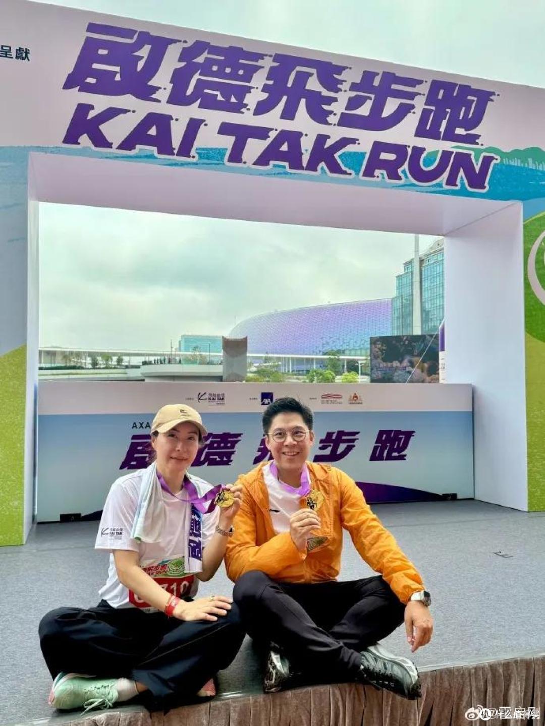 郭晶晶、贝佐斯穿千元HOKA火了，“丑鞋”凭什么成为中产的标配？