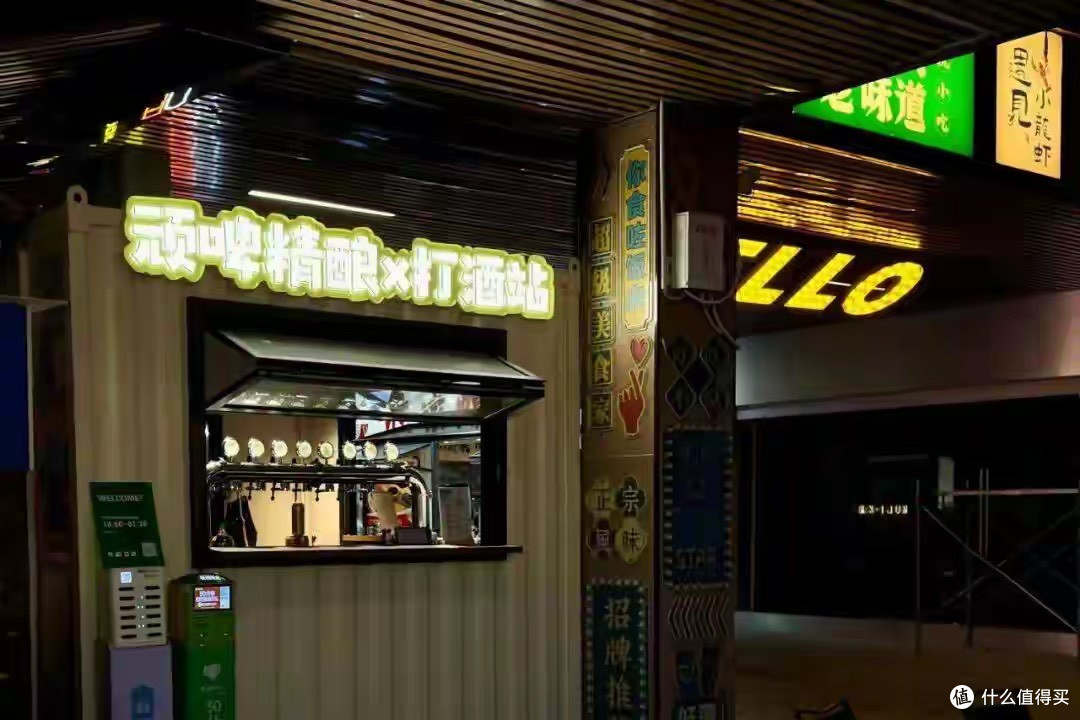 海伦司凉了，“打酒铺”火了：年轻人不是不喝酒，是不陪你演了