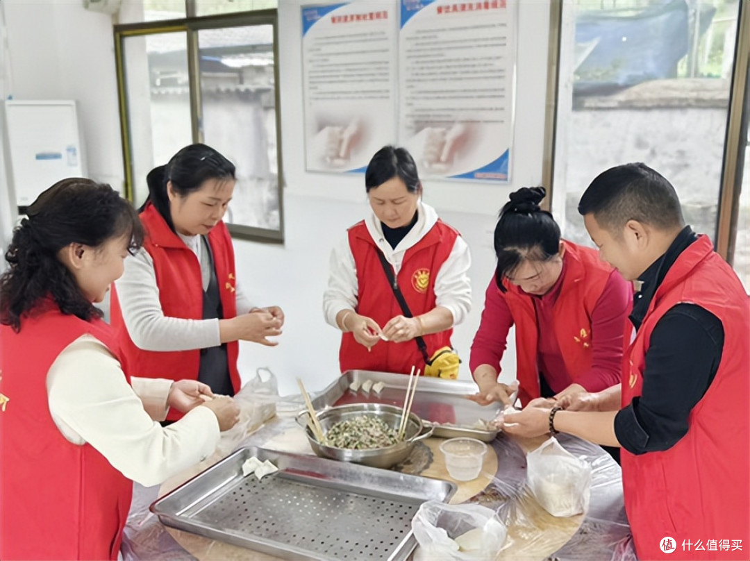 赤壁义工开展福利院志愿服务活动