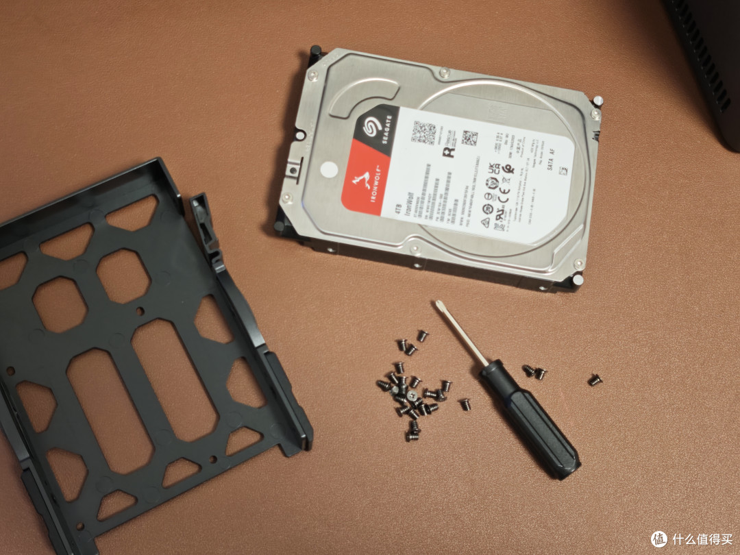 3句大白话告诉你,家用级NAS到底怎么选?附绿联NAS-DH4300实测