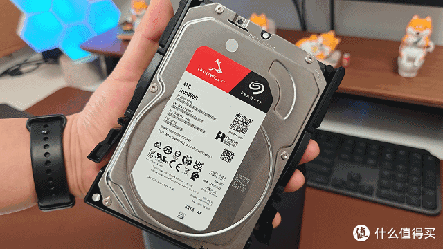 3句大白话告诉你,家用级NAS到底怎么选?附绿联NAS-DH4300实测
