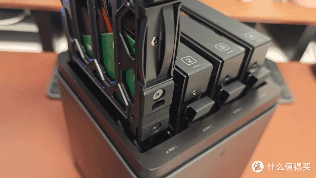 3句大白话告诉你,家用级NAS到底怎么选?附绿联NAS-DH4300实测