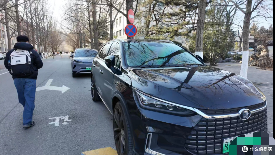 王传福乐坏了!高校停车场成比亚迪主场,网友:这才是硬实力圈粉