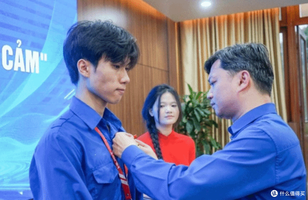 越南小伙冒死火场救出7人,自身重伤对妈妈谎称“只是摔了一跤”