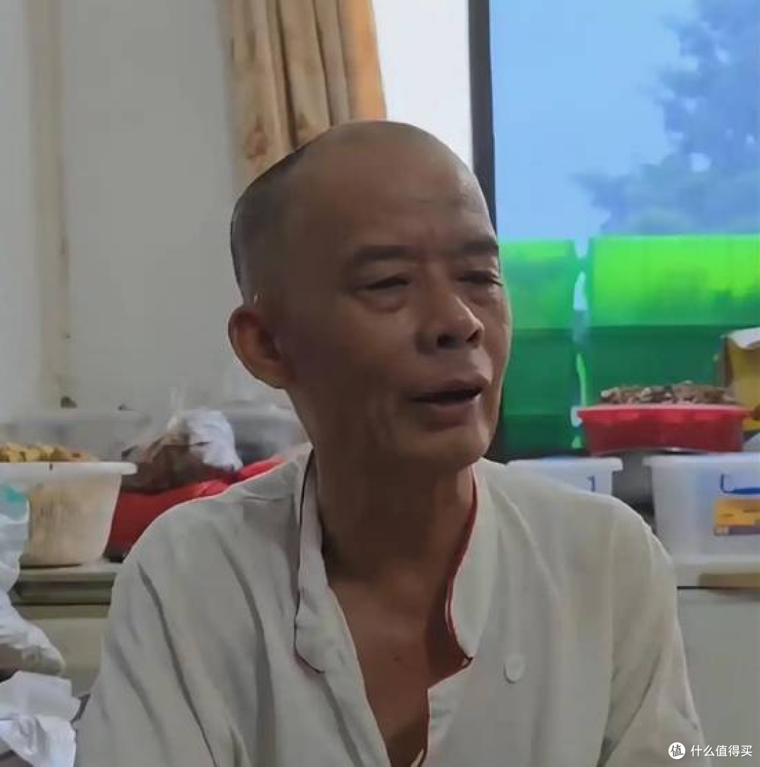 莫氏鸡煲爆火排队!老板哭求倒闭:全家累病倒,赚钱不够看病!