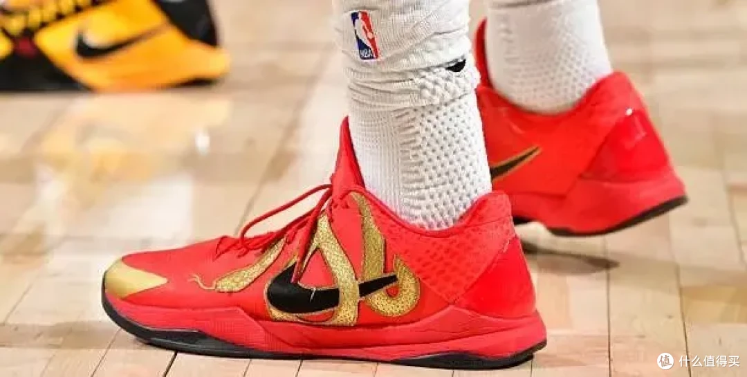 【NBA每日上脚】Kawhi 5终于来了！伦纳德穿它能走多远？