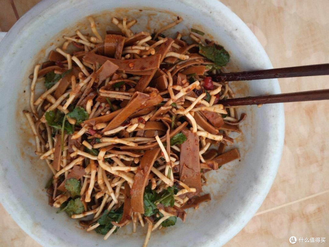 折耳根炒腊肉：家常鲜香的经典硬菜