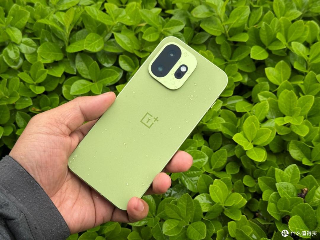 手感超棒的6.3英寸小屏旗舰:一加15T手机实测分享