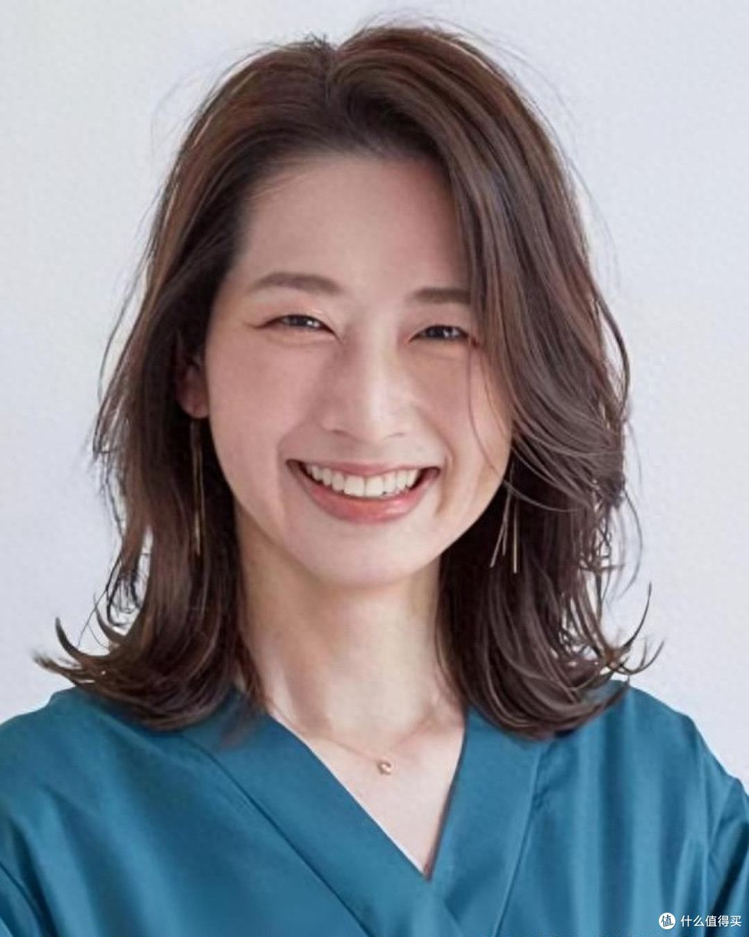 适合40岁左右女人的5款烫发，减龄不老气，优雅时髦又有女人味！