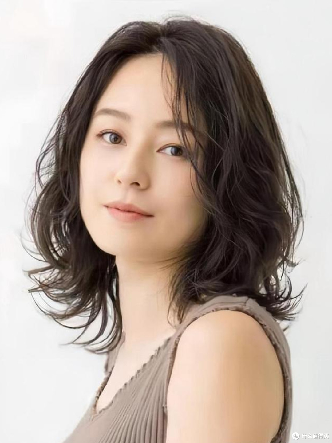 适合40岁左右女人的5款烫发，减龄不老气，优雅时髦又有女人味！