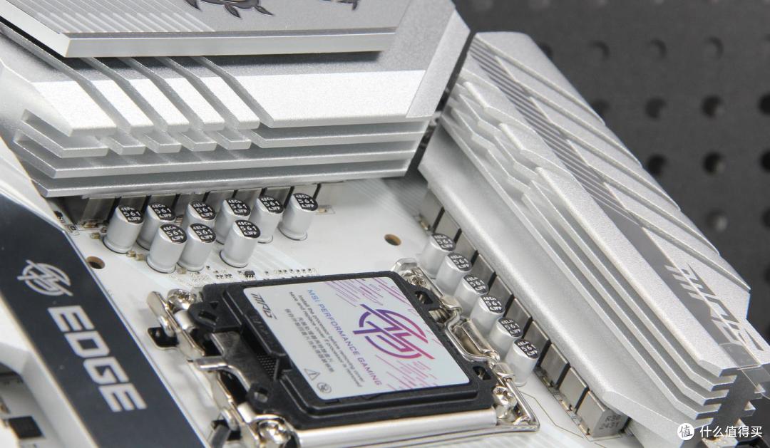 AI创作终极方案:Ultra9 285K+5090D,微星Z890 刀锋钛组性能猛兽