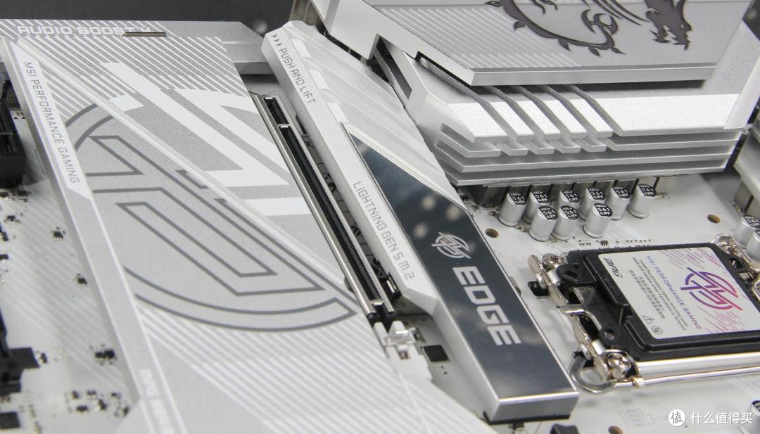 AI创作终极方案:Ultra9 285K+5090D,微星Z890 刀锋钛组性能猛兽