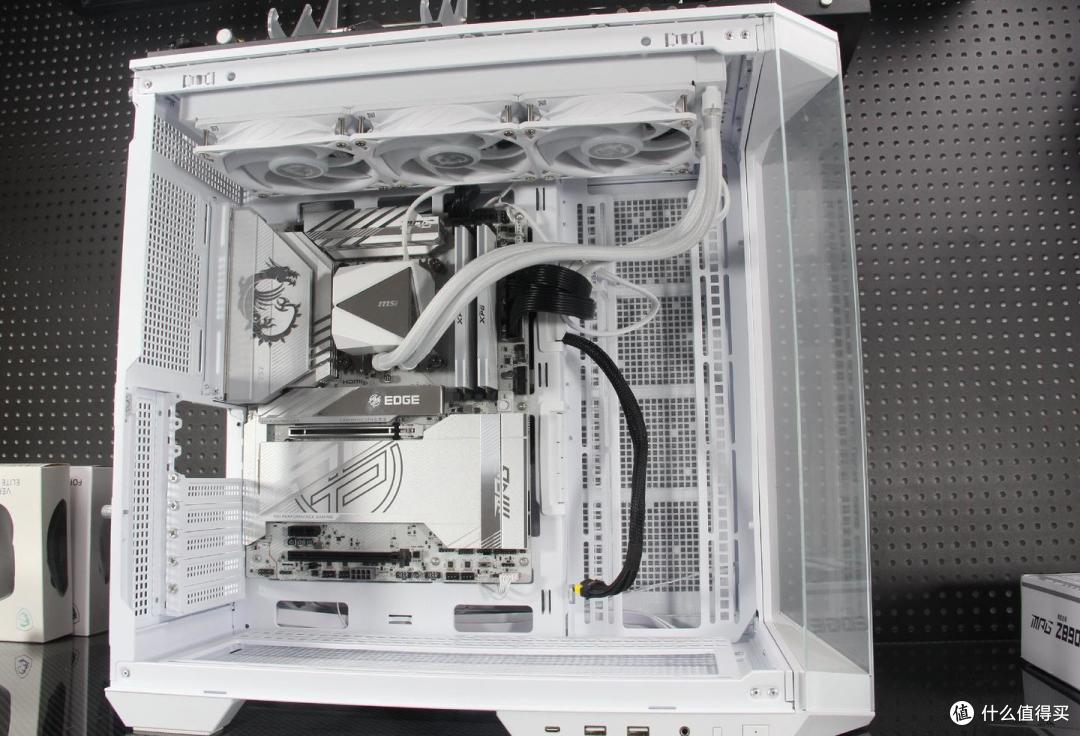 AI创作终极方案:Ultra9 285K+5090D,微星Z890 刀锋钛组性能猛兽