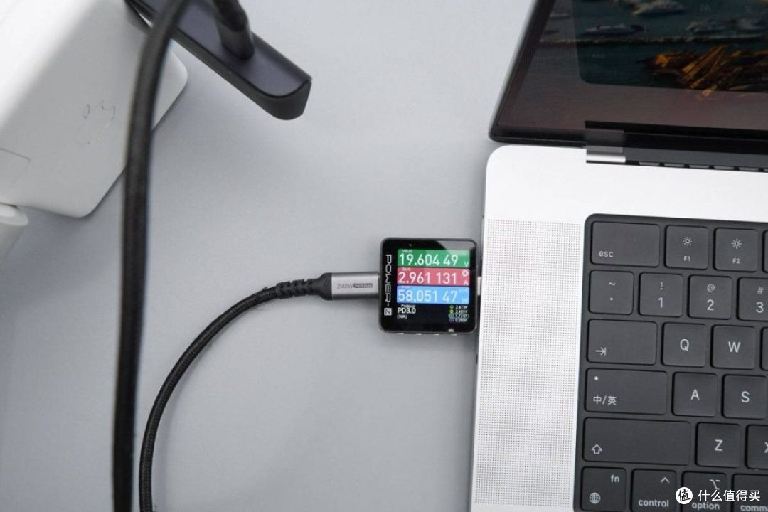 60W满速快充！特斯拉USB-C充电拓展坞实测