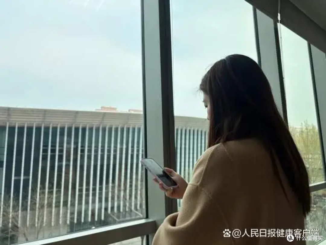 手机一响就心慌!为什么年轻人越来越怕接电话?