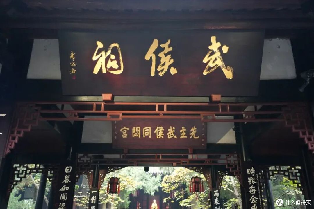 给曹操送药,给丞相买票,年轻人“抽象上坟”有多野?
