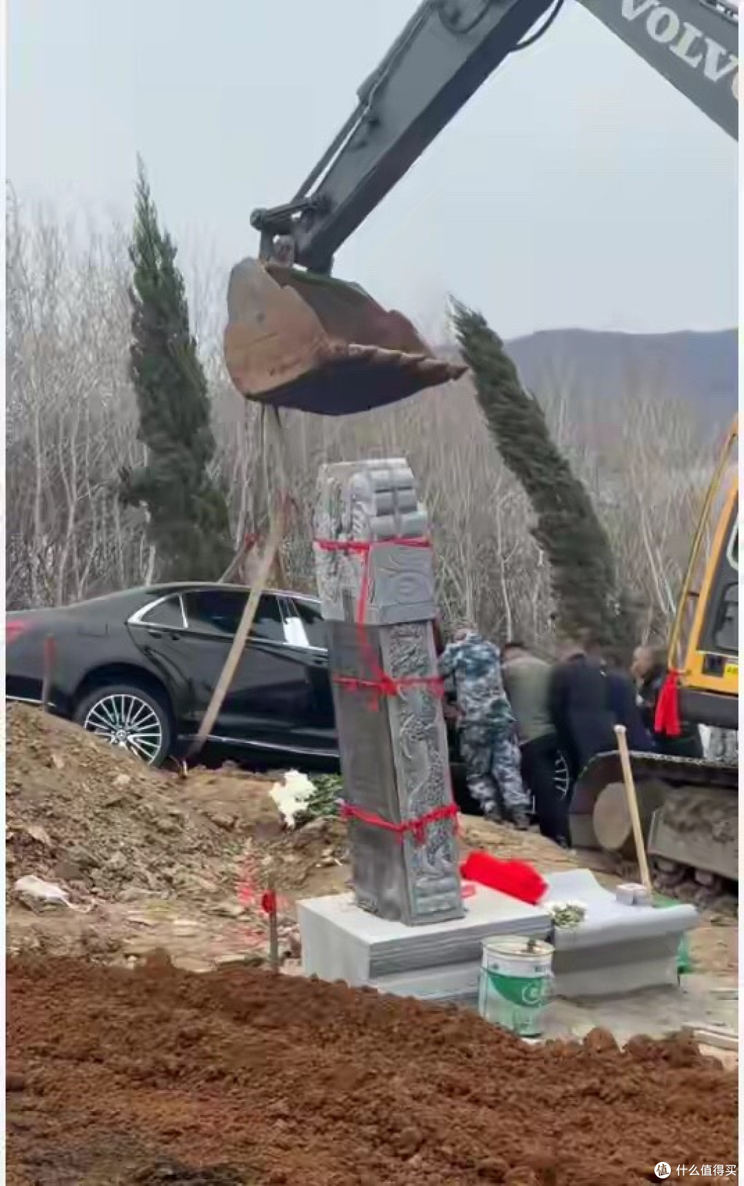 “辽*8888*”真奔驰车陪葬?律师称此行为涉嫌违法