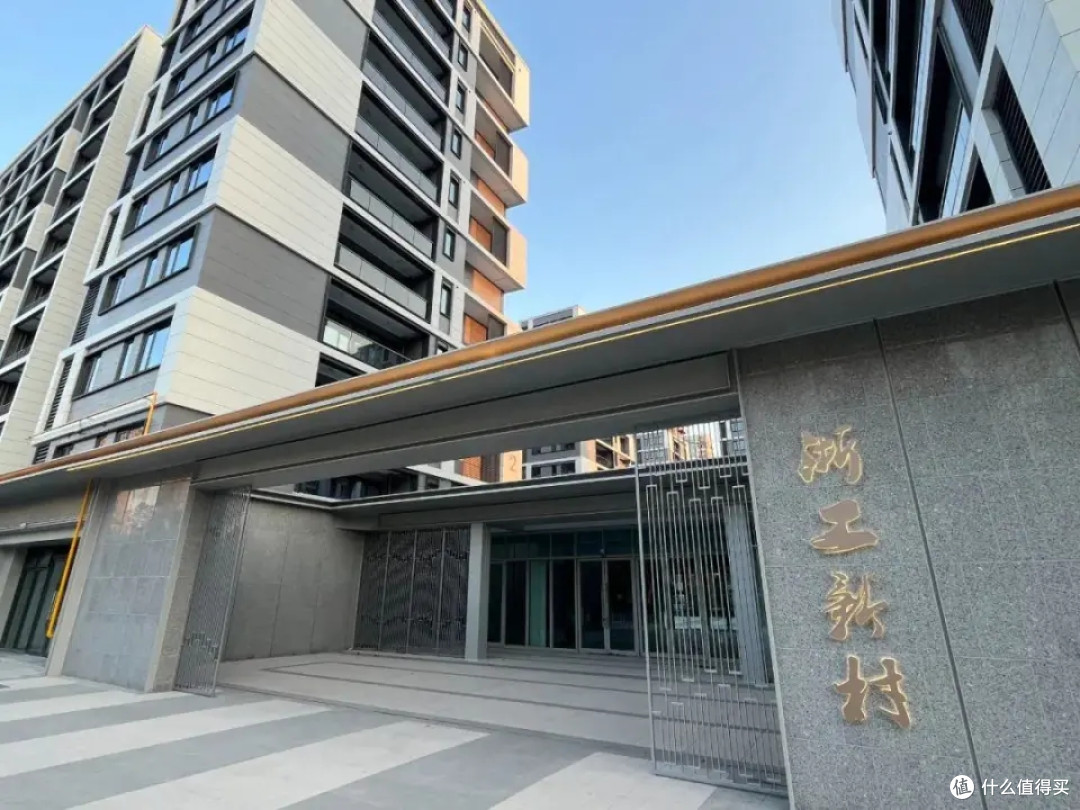 人民日报一天两文,老旧小区真要“原拆原建”,这一次动真格了!
