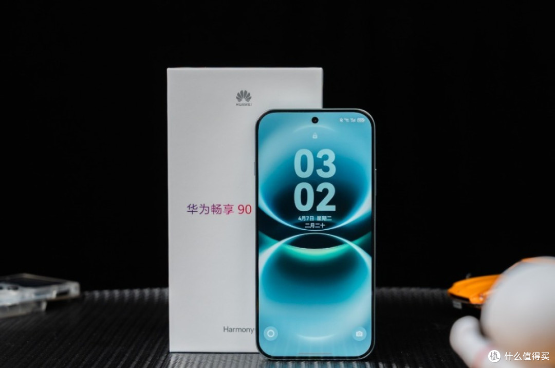 华为手机诞生“新爆款”,8500mAh+鸿蒙OS6,销量超越iPhone17