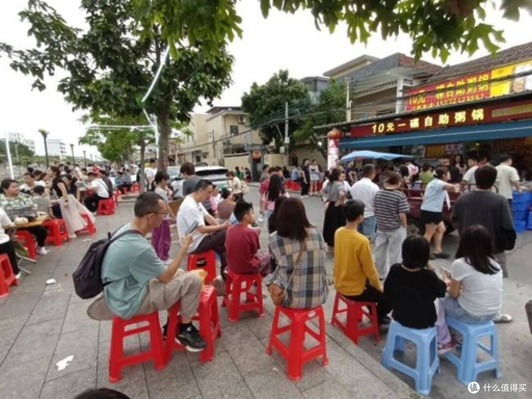 刘雨鑫再爆火!南沙 10 元自助粥锅店成新晋排队王