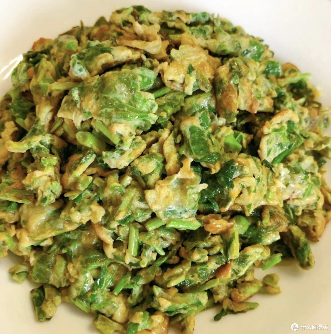 香椿炒鸡蛋：春季鲜嫩美味