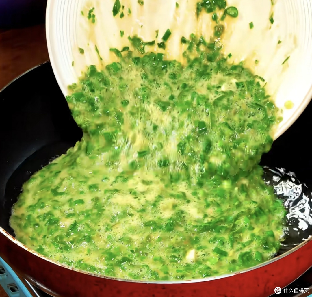 香椿炒鸡蛋：春季鲜嫩美味
