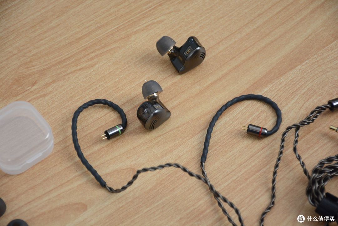 百元发烧级HiFi耳机？超高音质+可换线材，西圣HiFi 1有线耳机