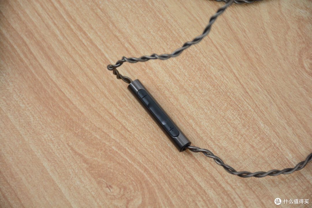 百元发烧级HiFi耳机？超高音质+可换线材，西圣HiFi 1有线耳机