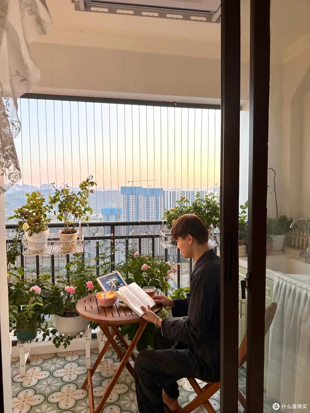 阳台封一半,留一半,完工后变成绝美双阳台,楼上邻居羡慕坏了!