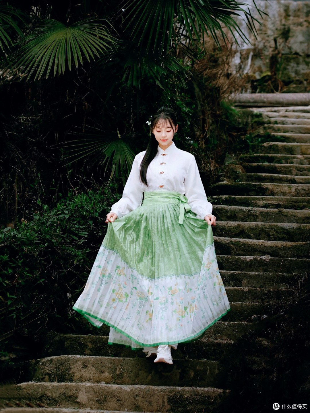 穿汉服逛山涧：这才是春天最软的治愈～