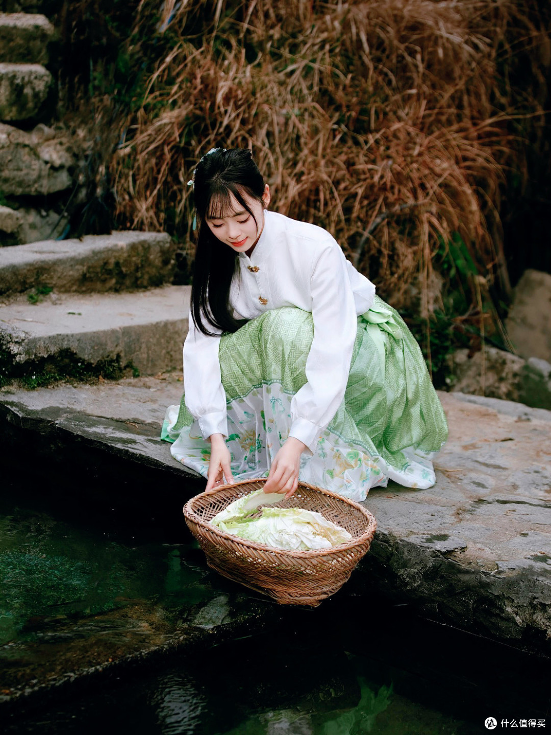 穿汉服逛山涧：这才是春天最软的治愈～