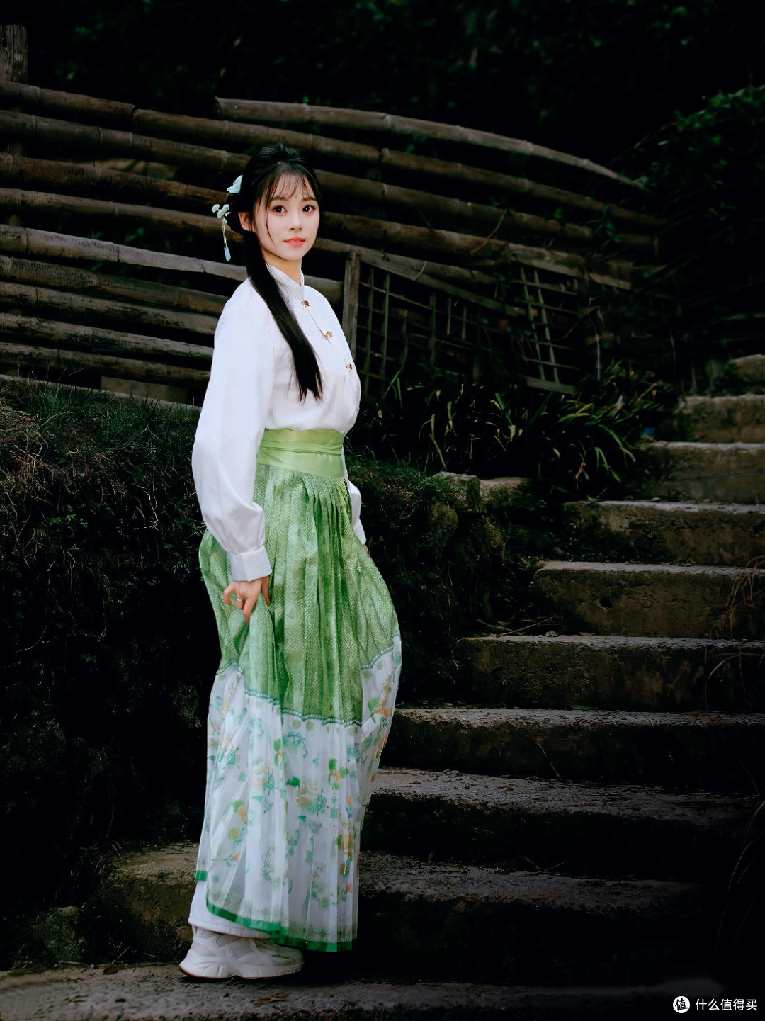 穿汉服逛山涧：这才是春天最软的治愈～