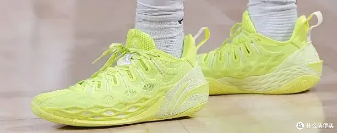 【NBA每日上脚】库里亲自带货!街舞风雷还要出黄色版本?