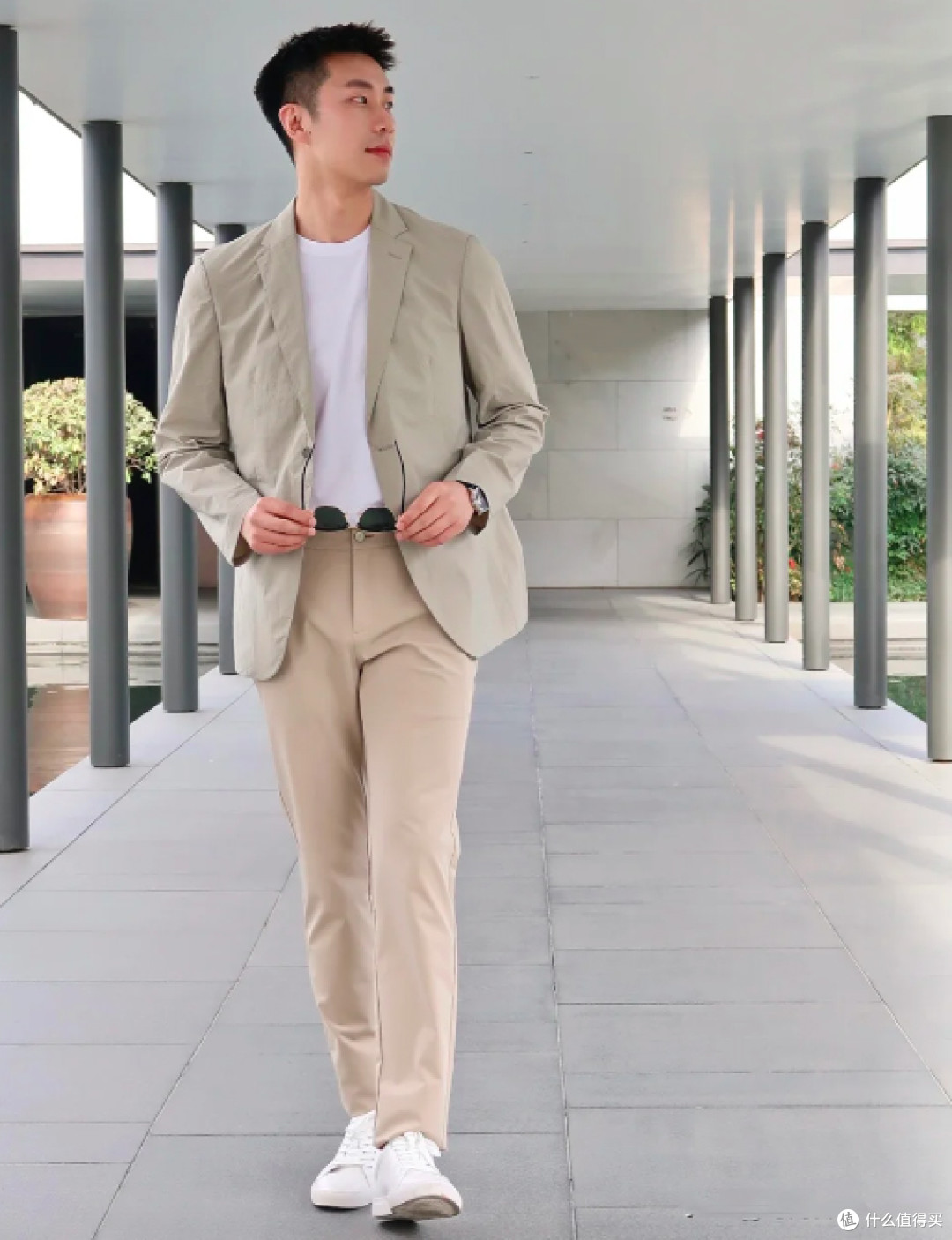 男人上了年纪以后,这3种颜色的衣服就别买了,不是显老就是扮嫩