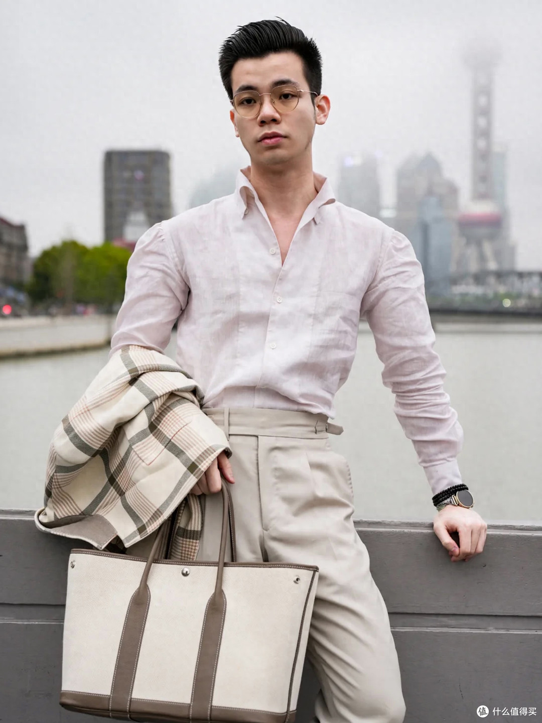 男人上了年纪以后,这3种颜色的衣服就别买了,不是显老就是扮嫩