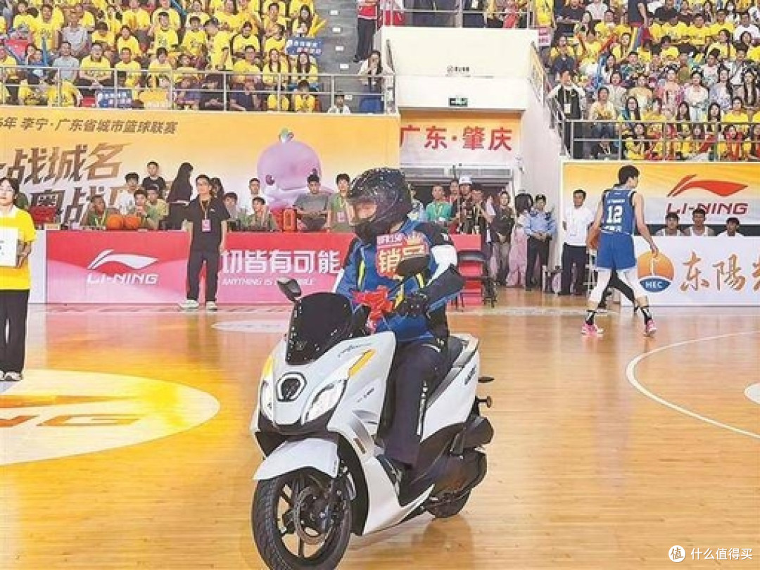 粤 BA 肇庆赛场天降锦鲤!幸运球迷抽中豪爵 UFR150 销冠踏板车