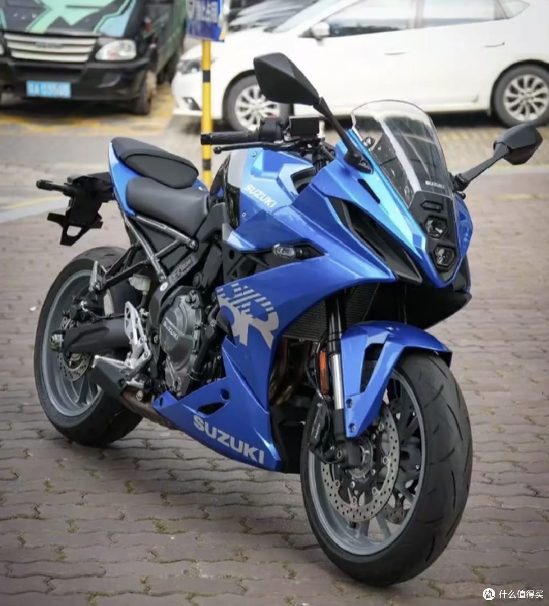 新配色登场!2026款铃木GSX-8R发布,烈焰橙更具运动气息!