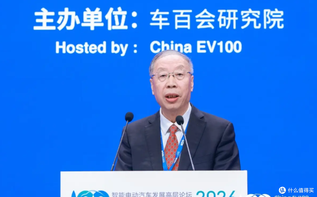 专家说到2030年，国内新能源汽车占比将超过70%。