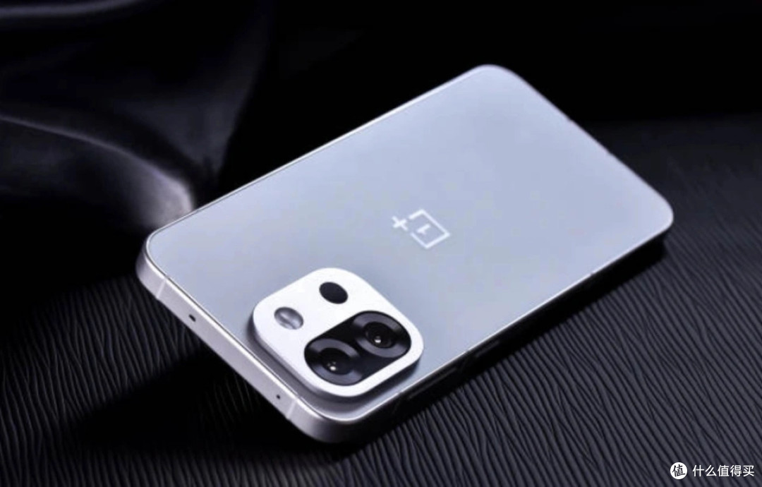 16GB+512GB,4月“值得捡漏”的3款旗舰手机,高配版不到3000元