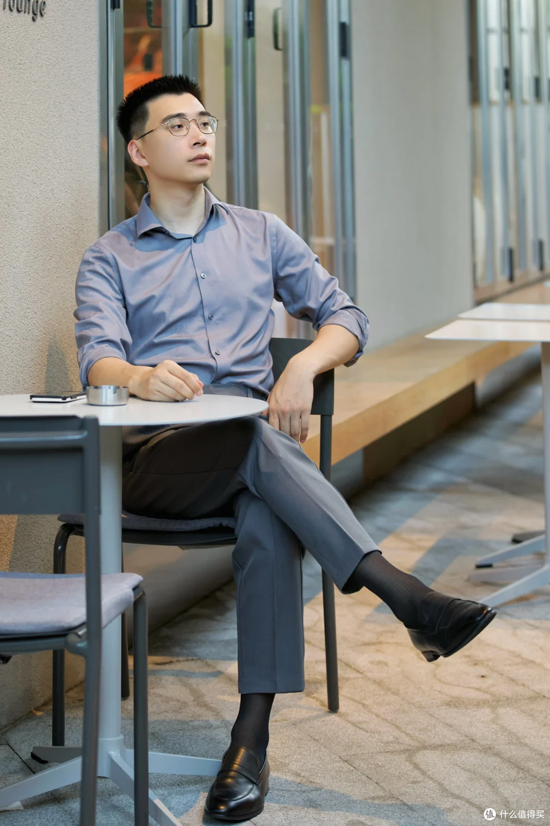 男人50岁以后，少穿这4种“老年装”，看着老土，关键还很油腻！
