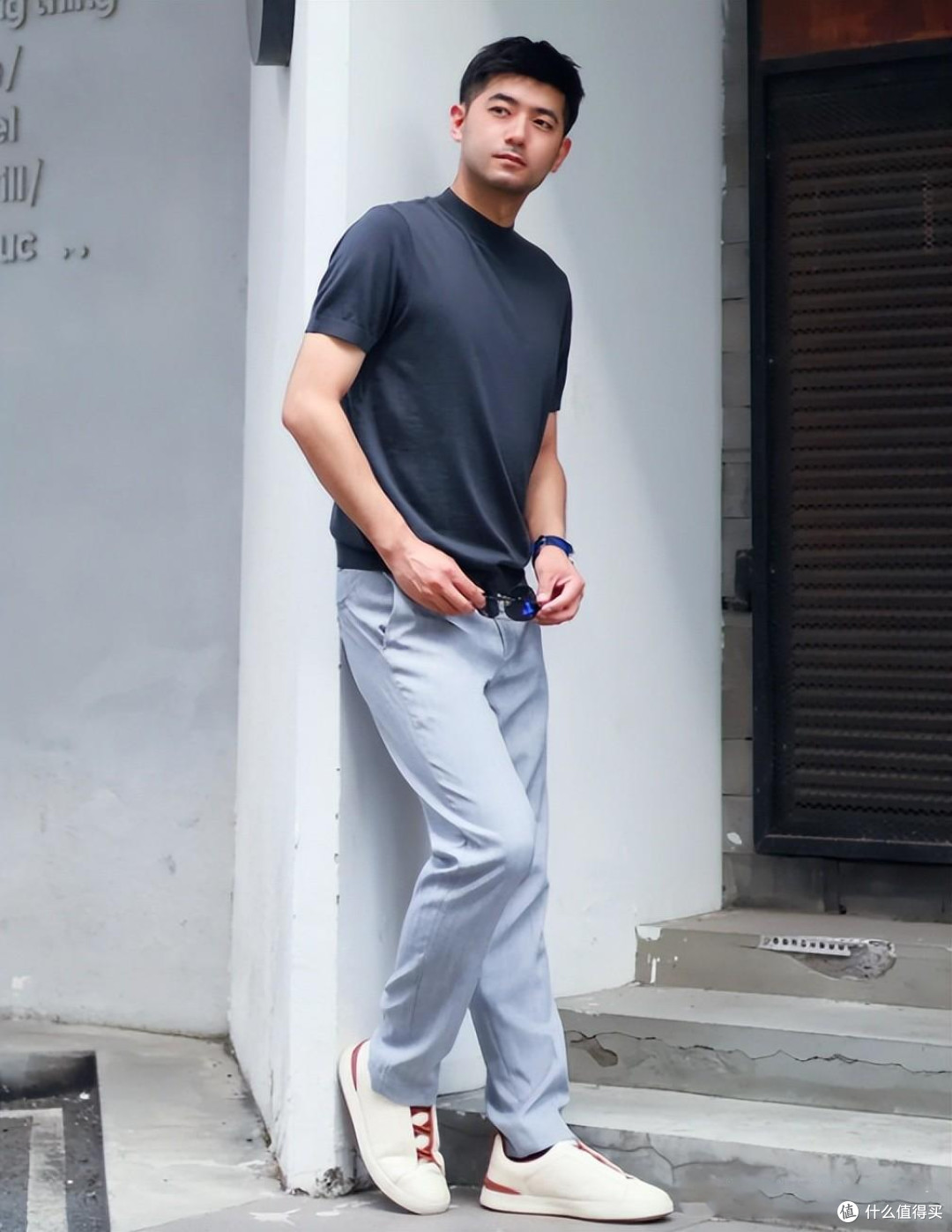 男人50岁以后，少穿这4种“老年装”，看着老土，关键还很油腻！