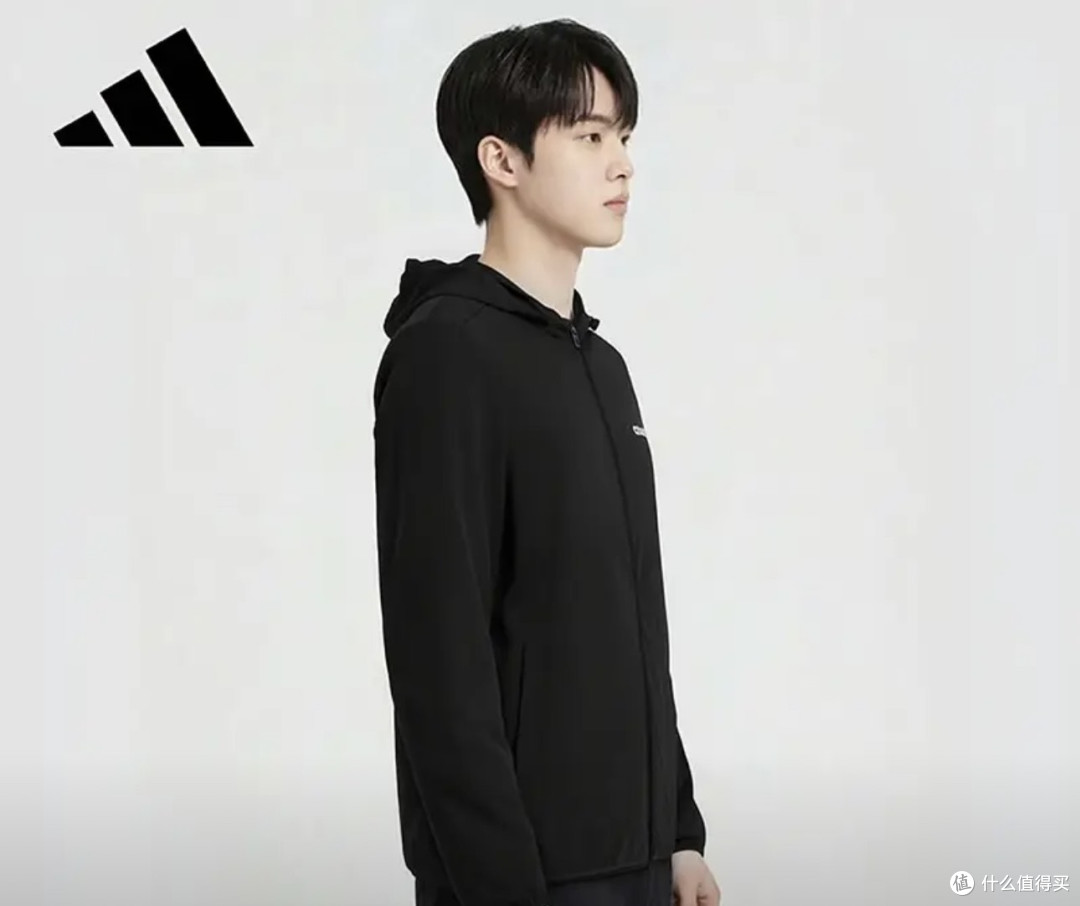 adidas春季外套:轻盈与百搭