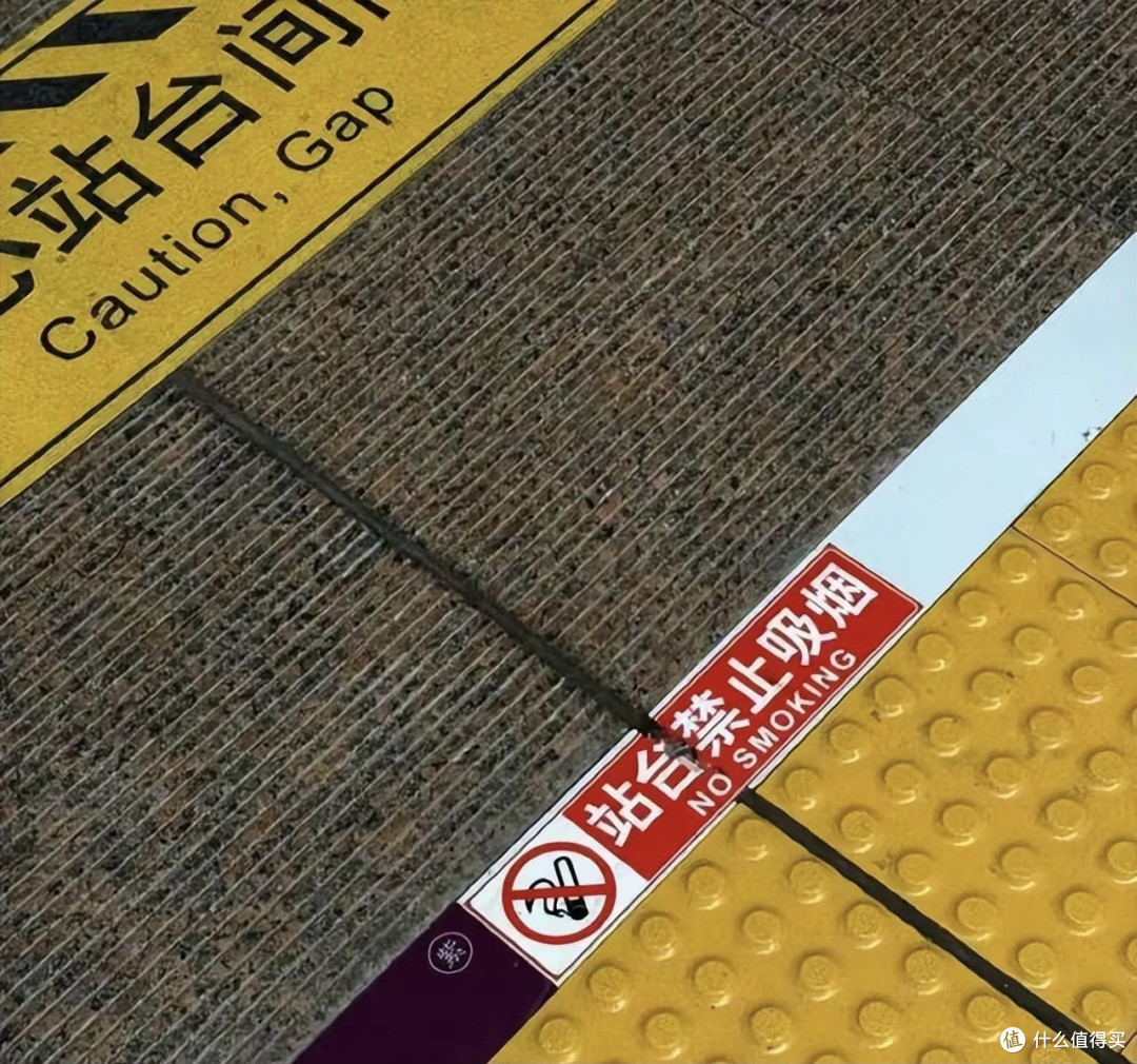高铁站台禁烟为何屡成难题？你支持高铁站台全面禁烟吗？