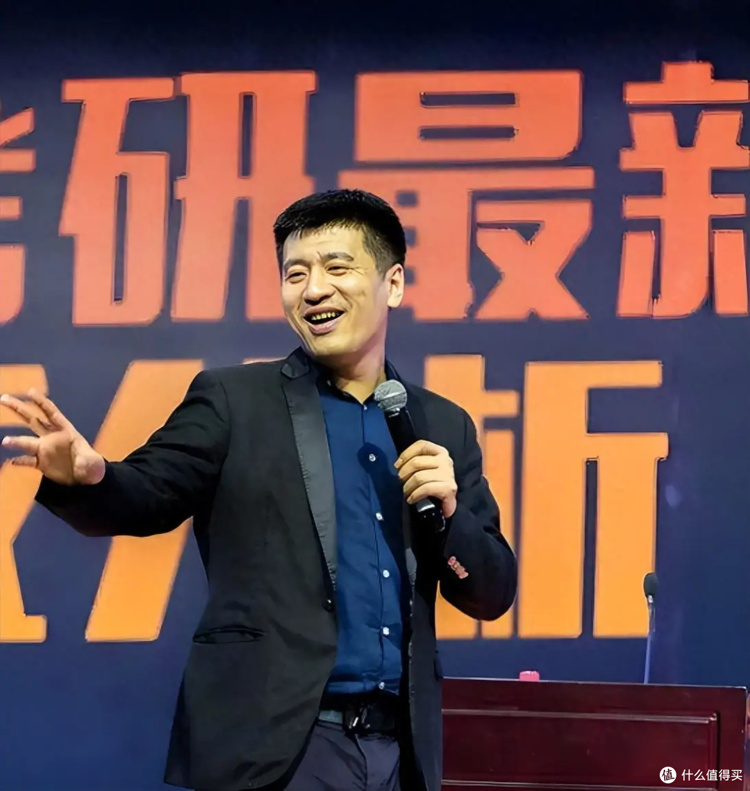 赛博永生？张雪峰离世仅半个月，被“炼成”代码供人调用