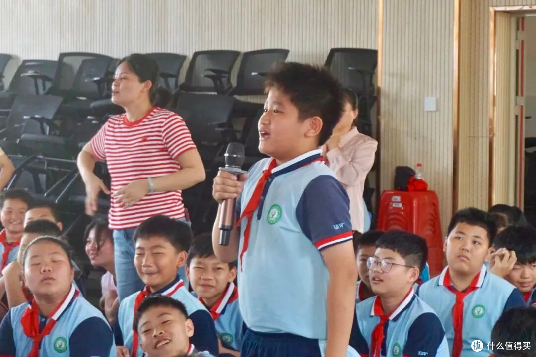 海口第四小学开展“读万卷好书 听英雄故事 做强国少年”主题讲座
