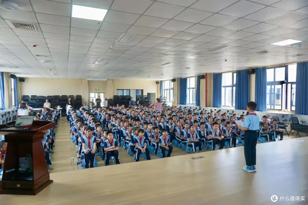 海口第四小学开展“读万卷好书 听英雄故事 做强国少年”主题讲座