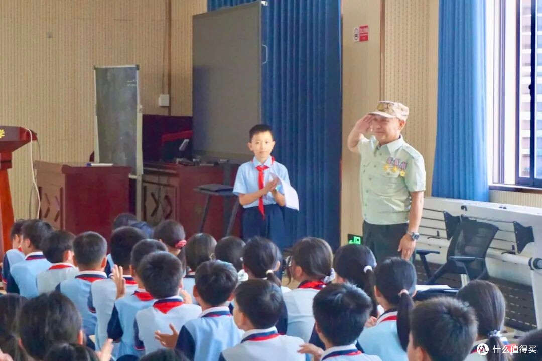 海口第四小学开展“读万卷好书 听英雄故事 做强国少年”主题讲座