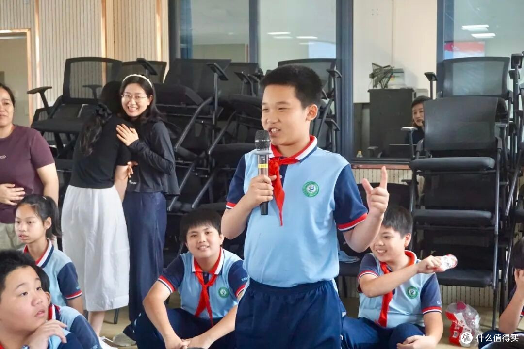 海口第四小学开展“读万卷好书 听英雄故事 做强国少年”主题讲座
